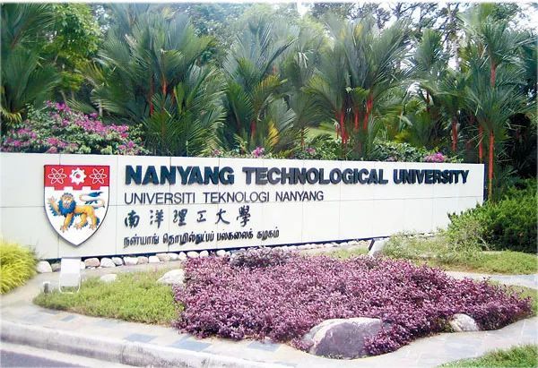 Nanyang Technological University entrance sign in English, Malay, Chinese, and Tamil